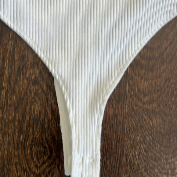 Vince Ribbed Bodysuit - Picture 4 of 7